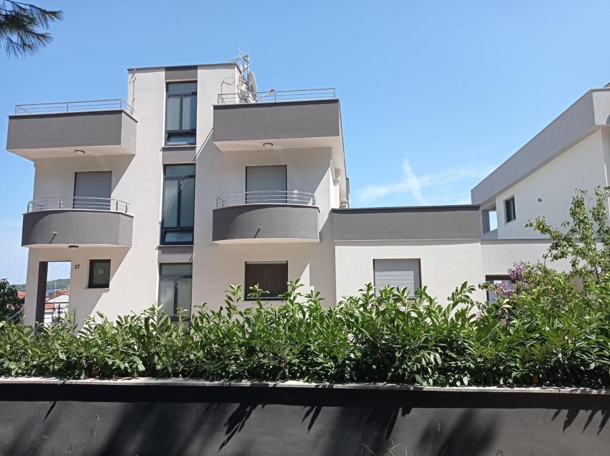 Studio Apartment With Pool Pula Exteriör bild