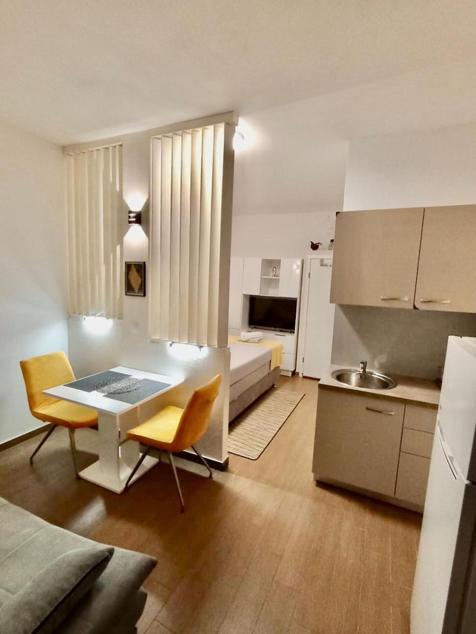 Studio Apartment With Pool Pula Exteriör bild